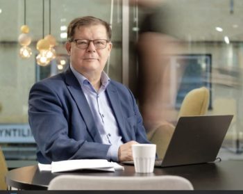 Sakari Oikarinen_web-yrityskaupaks